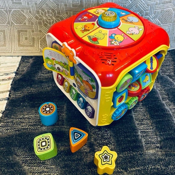 Entertainment! Interactive Sort Discovery Cube: Helps Developmental Milestones - Picture 1 of 9